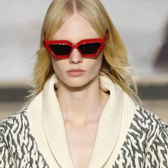 - RED RETRO RUNWAY THICK  FRAME CAT EYE SUNGLASSES FOR TRENDY WOMAN *NEW* Crafted for women who wear confidence effortlessly. This  main image 4